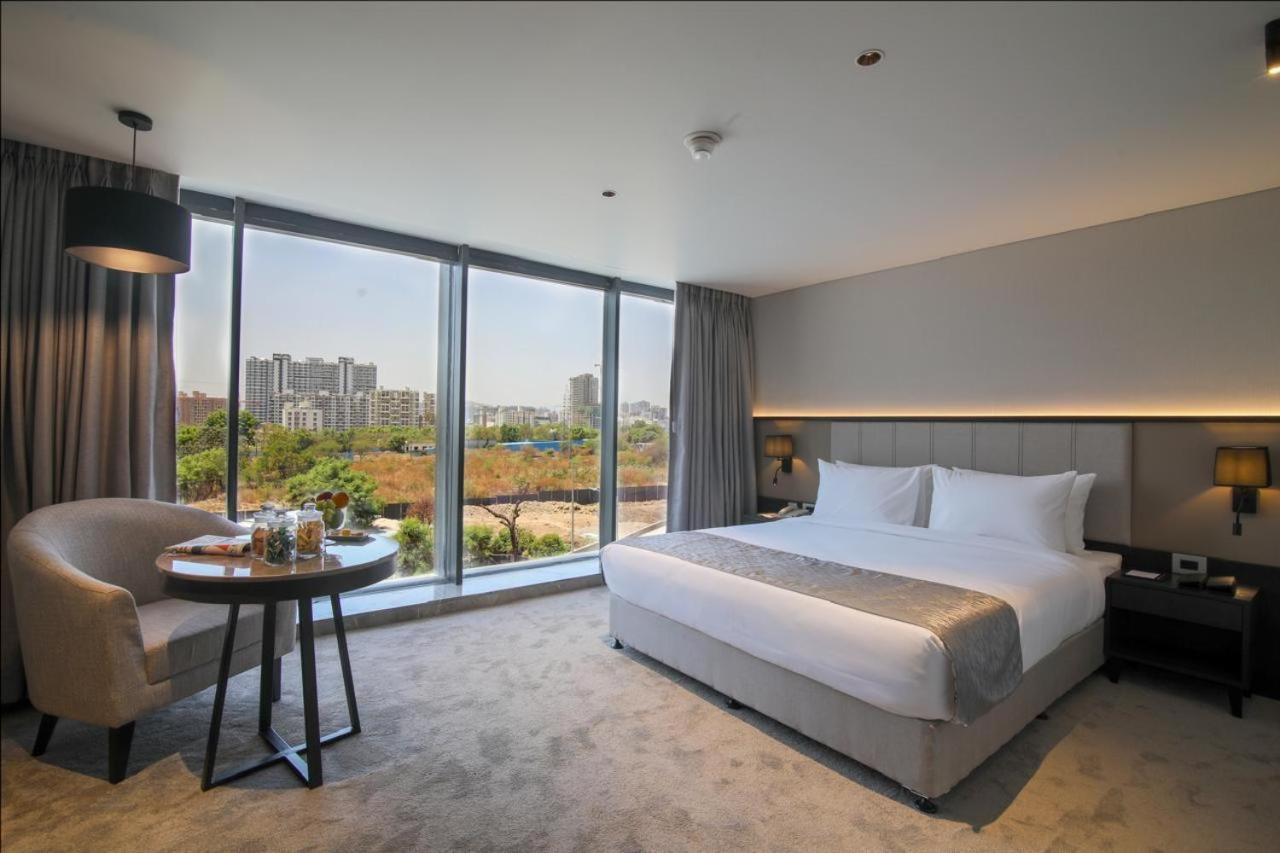 Essentia Premier Hotel Pune Wakad Pimpri-Chinchwad Экстерьер фото